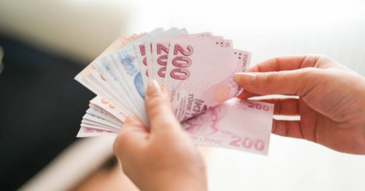 Paisa Shayari in Hindi